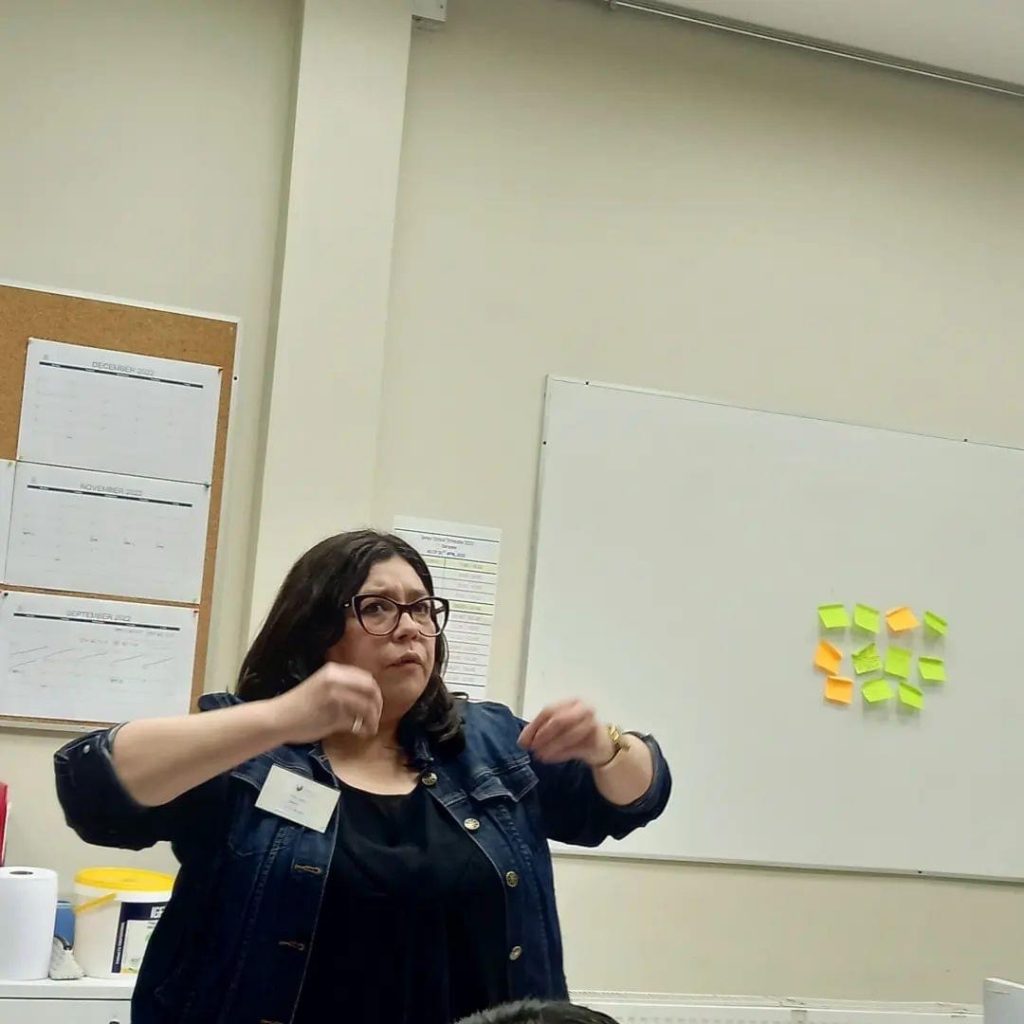 Profesora Isabel Alvarado dictó taller en Jornadas de perfeccionamiento para profesores de francés