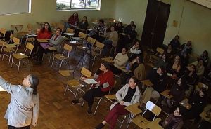 Coordinadora de Antena Peruana de Neología dicta charla en la Facultad de Humanidades y Arte UdeC