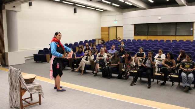 seminario-internacional-sobre-dramaturgia-mapuche-se-realiza-en-la-universidad-de-concepcion-43