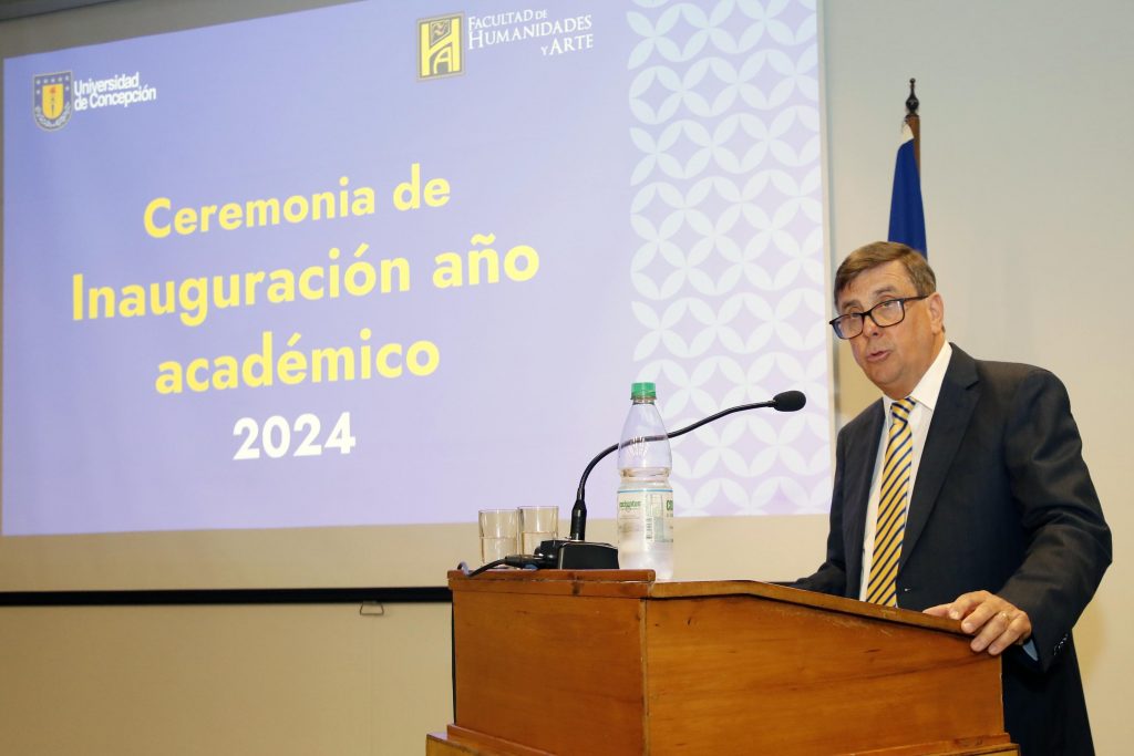 facultad-de-humanidades-y-arte-udec-inauguro-el-an%cc%83o-academico-con-lectio-inauguralis-de-dr-alejandro-vigo-2