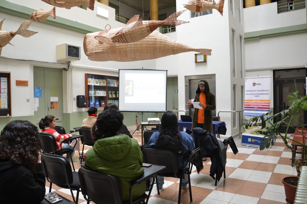 facultad-de-humanidades-y-arte-abrio-sus-puertas-a-la-comunidad-para-celebrar-el-dia-de-los-patrimonios-2024_40