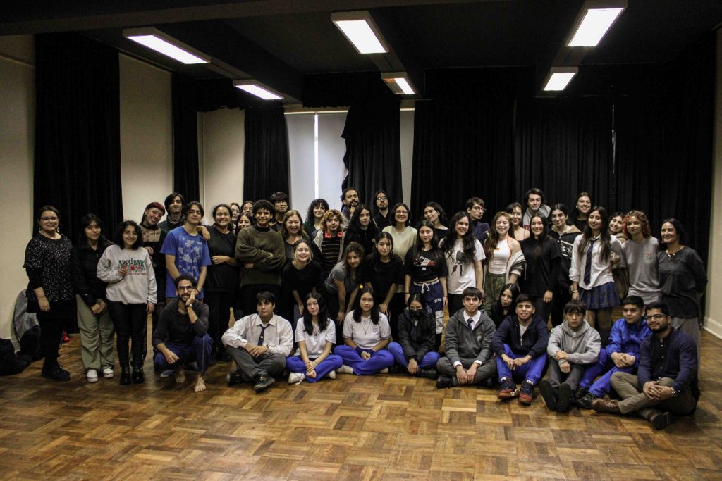 carrera-de-teatro-udec-recibe-a-estudiantes-del-colegio-concepcion-hualqui-1