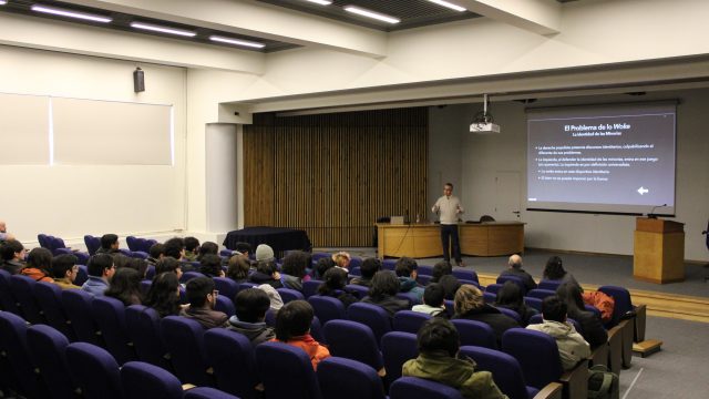 dr-jose-luis-arostegui-imparte-charla-a-estudiantes-de-pedagogia-en-musica-de-la-universidad-de-concepcion-39