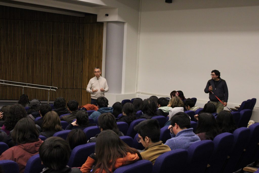 dr-jose-luis-arostegui-imparte-charla-a-estudiantes-de-pedagogia-en-musica-de-la-universidad-de-concepcion-46