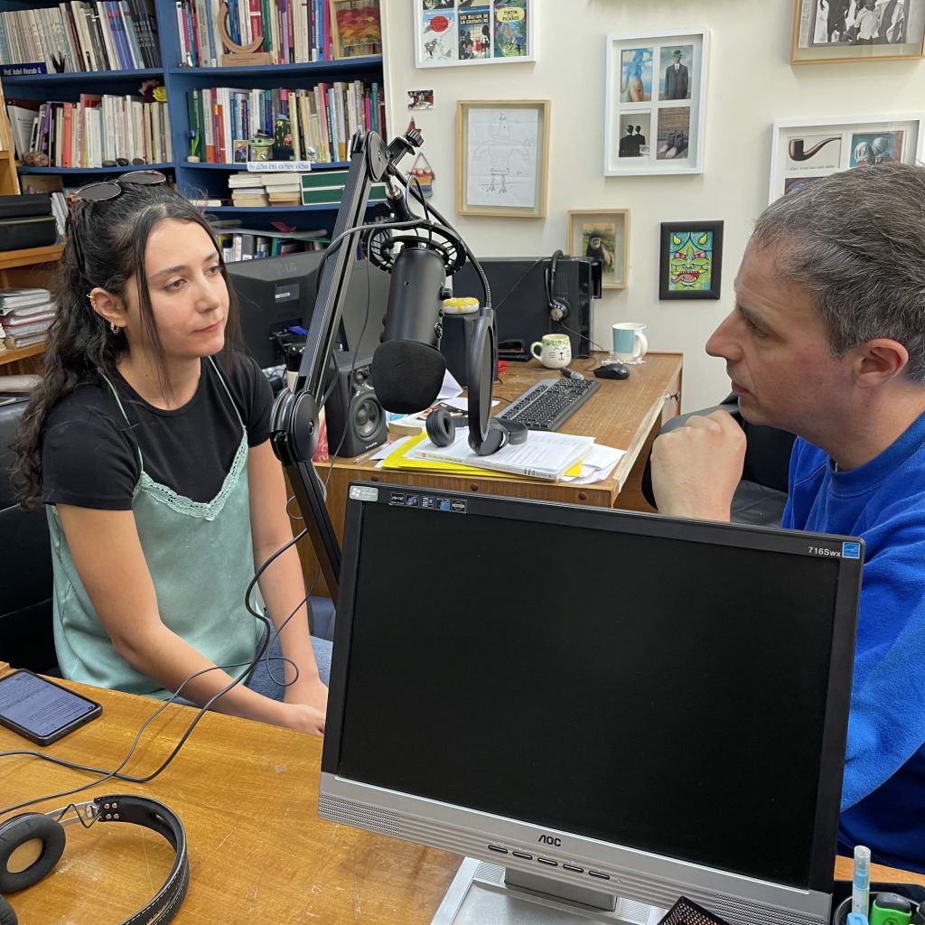 Departamento de Idiomas Extranjeros UdeC recibió la visita del escritor y músico belga Alexis Alvarez-3