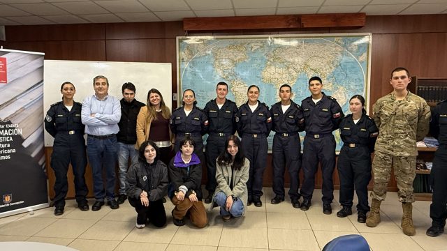 De la universidad al mar_Estudiantes y profesores UdeC celebran el día libro con un Taller de Literatura en la Escuela de Grumetes de la isla Quiriquina