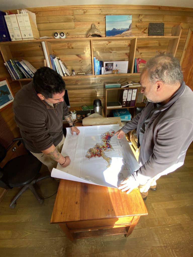 Estudiantes de postgrado en Historia UdeC investigan sobre la historia ambiental del Archipiélago de Juan Fernández-3