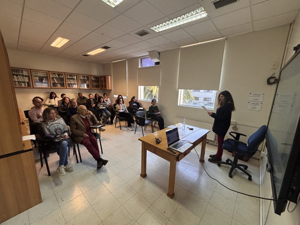 Magíster en Literaturas Hispánicas UdeC recibió a destacada investigadora polaca en charla sobre traducción literaria-5