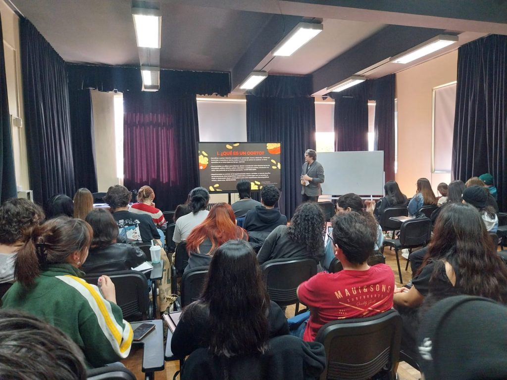 Estudiantes de Humanidades y Arte UdeC vinculan cine y literatura en taller de cortometrajes para enriquecer su formación integral-3