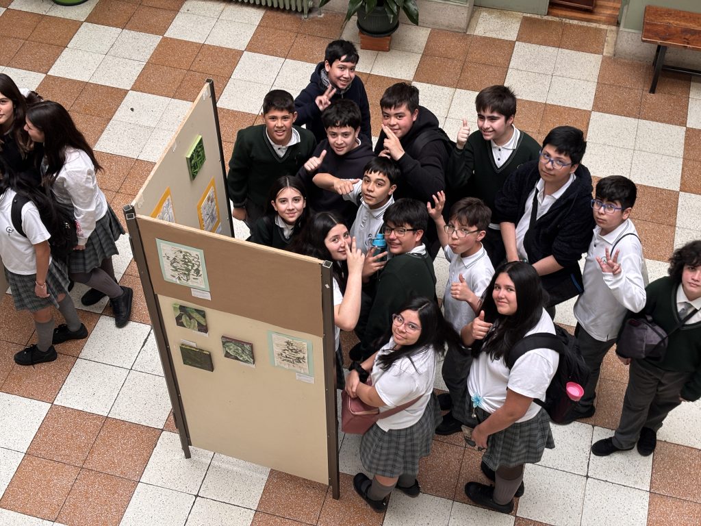 Exposición “De Chile al mundo: Gabriela Mistral en cuatro lenguas” convocó a estudiantes del Colegio Metodista Concepción-19