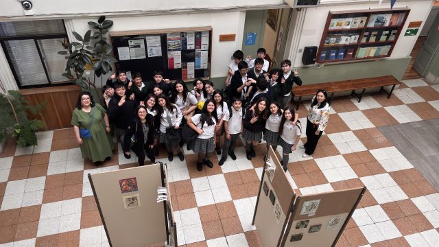 Exposición “De Chile al mundo: Gabriela Mistral en cuatro lenguas” convocó a estudiantes del Colegio Metodista Concepción-33