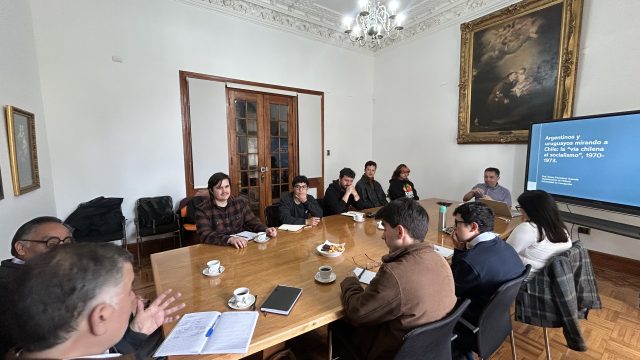 Académico UdeC aborda mirada argentina y uruguaya sobre la vía chilena al socialismo en Cátedra Eduardo Cavieres 2025