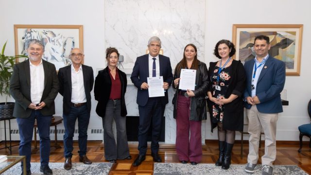 Firma-convenio-SST-UdeC-12-1024x683