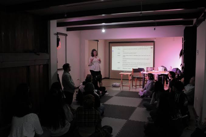 Carreras de Teatro y TIIE UdeC fortalecen vínculos con visita internacional de Catherine Boyle-2