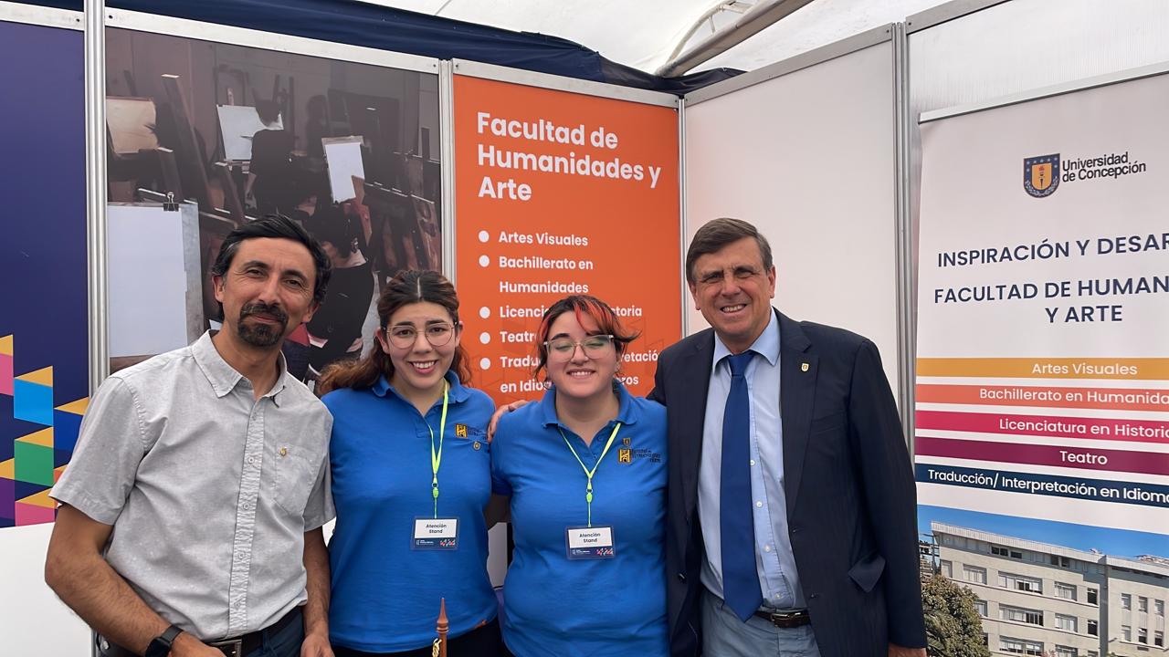Facultad de Humanidades y Arte participa en tradicional Feria Puertas ...