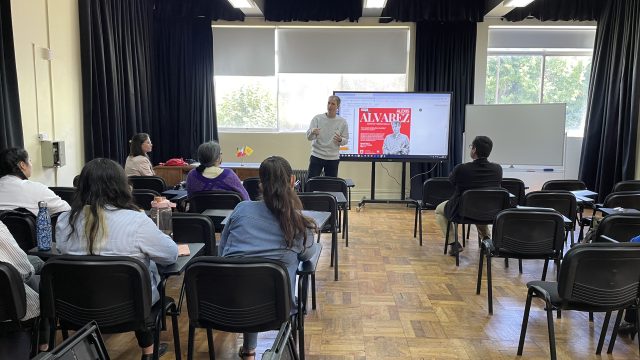 Departamento de Idiomas Extranjeros UdeC recibió la visita del escritor y músico belga Alexis Alvarez