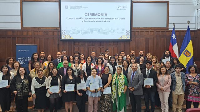 Participantes de la primera versión del Diplomado de Vinculación con el Medio y Gestión del Voluntariado recibieron su certificado