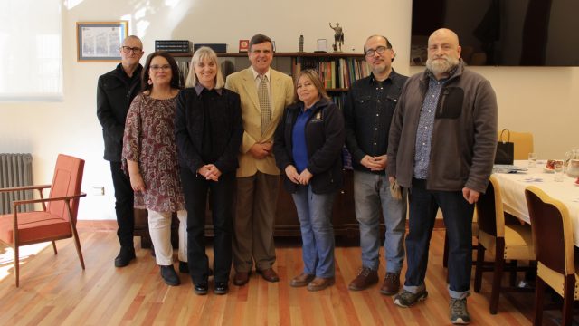 Decanato de la Facultad de Humanidades y Arte celebra el compromiso y trayectoria de quienes cumplieron 25 y 30 años de servicio en los 106 años de la UdeC
