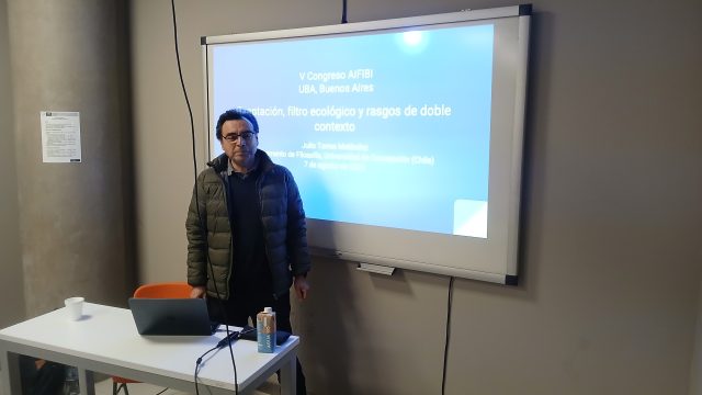 Académico del Departamento de Filosofía UdeC expone en Congreso Iberoamericano de Filosofía de la Biología en Buenos Aires