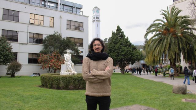 Académico del Departamento de Español UdeC publica artículo en revista internacional de teatro sobre reinterpretaciones de Macbeth en América Latina